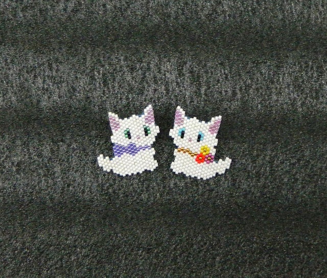 Two adorable small and cute paired cat brooches made from Miyuki beads